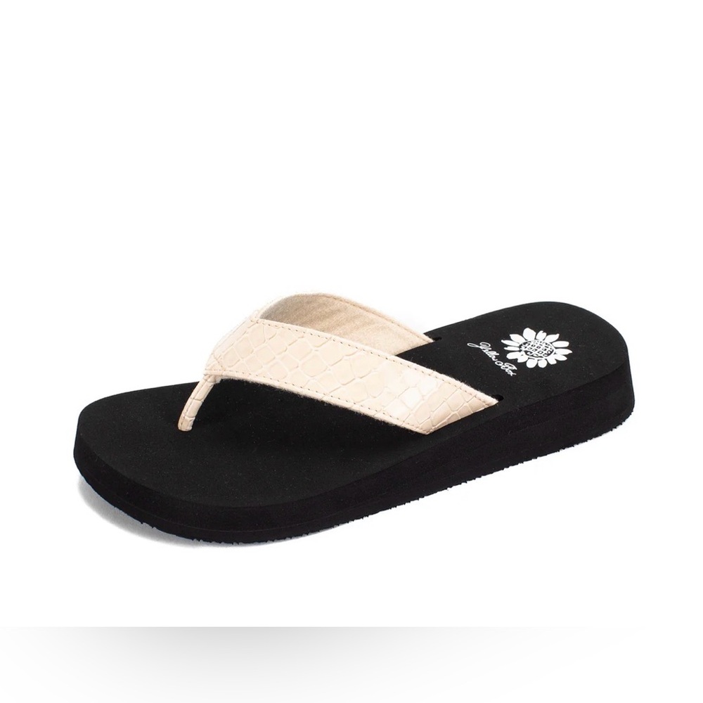Fiorela Croco Yellow Box Flip Flop
Size 9